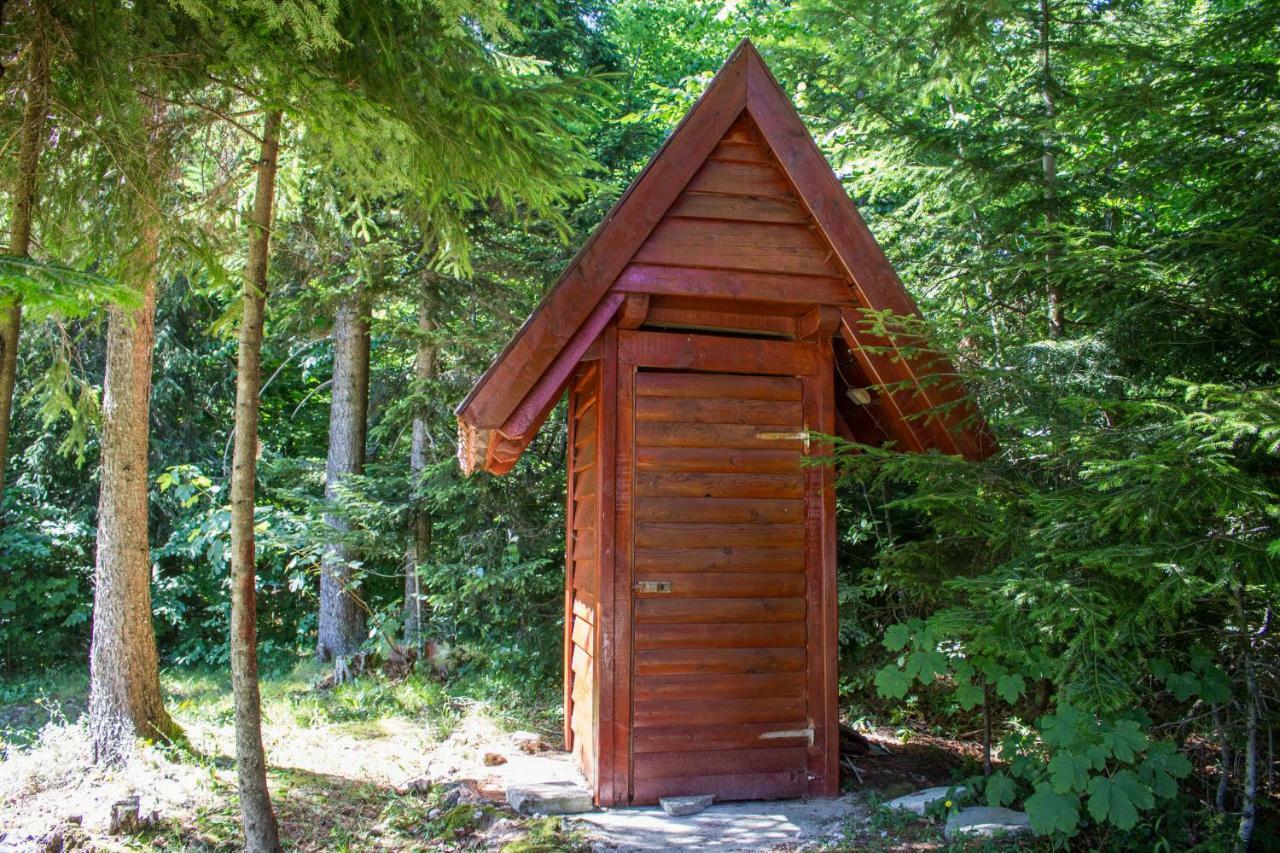 Robinzonski Smjestaj Gak - Medo Villa Cabar Bagian luar foto
